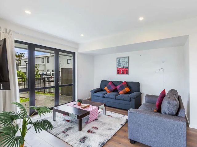 Mangere Property - lounge