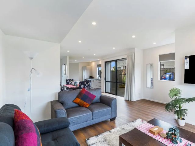 Mangere Property - lounge