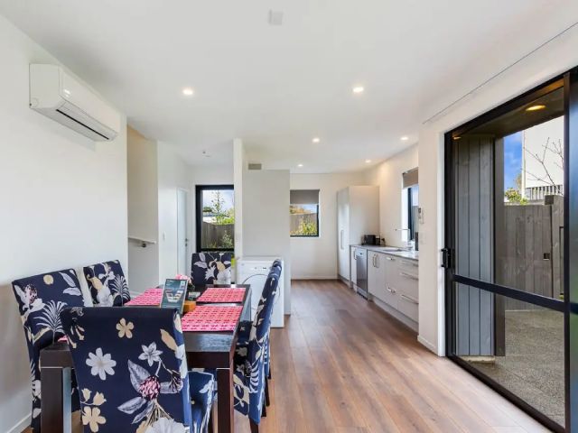 Mangere Property - dining area