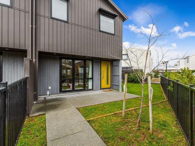 Mangere Property - entrance