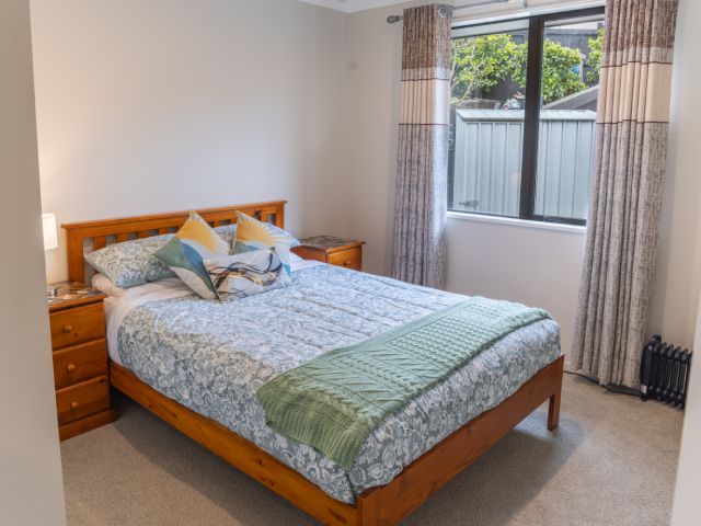 Pukekohe Property - queen-size bed