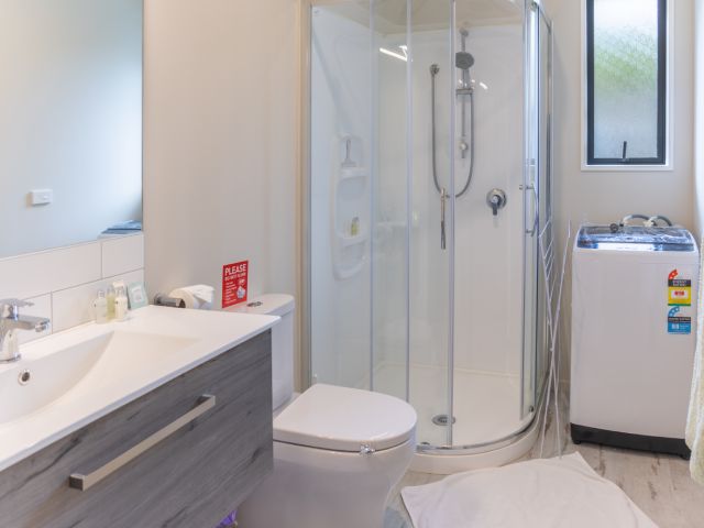 Pukekohe Property - bathroom with shower
